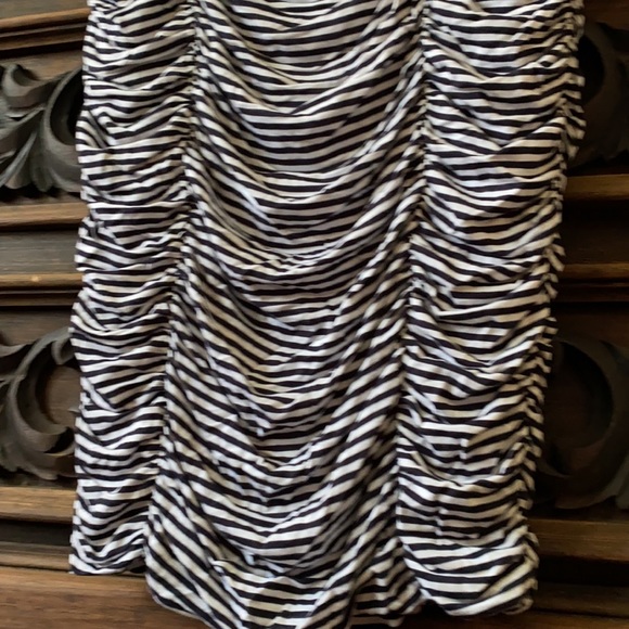 Striped Pencil skirt - Picture 4 of 9